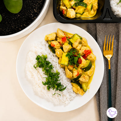 Student_Curry van kip met groenten en kokosnoot, geserveerd met basmatirijst